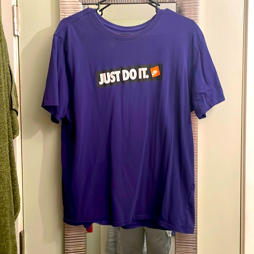 Nike tshirt